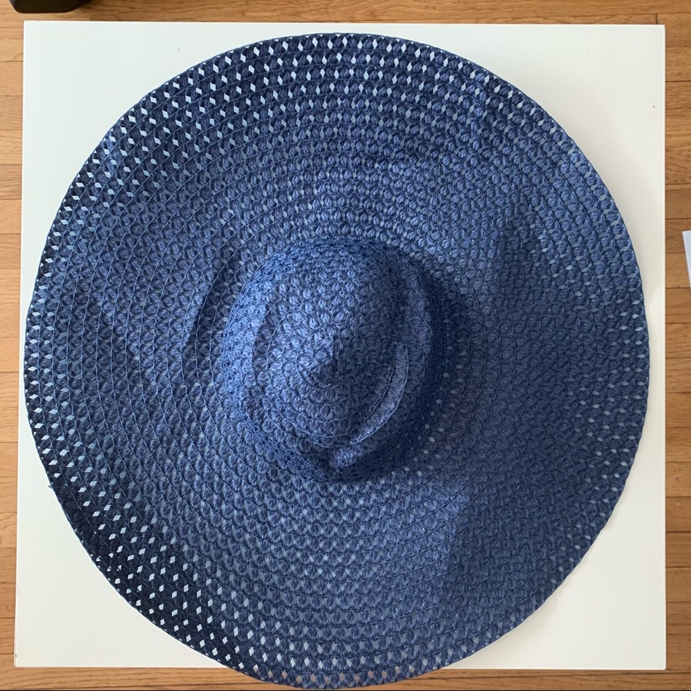 Floppy sun hat
